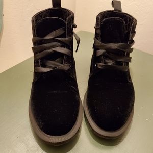 Adorable velvet boots with satin laces.